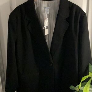 Black blazer, a staple for every woman's wardrobe!